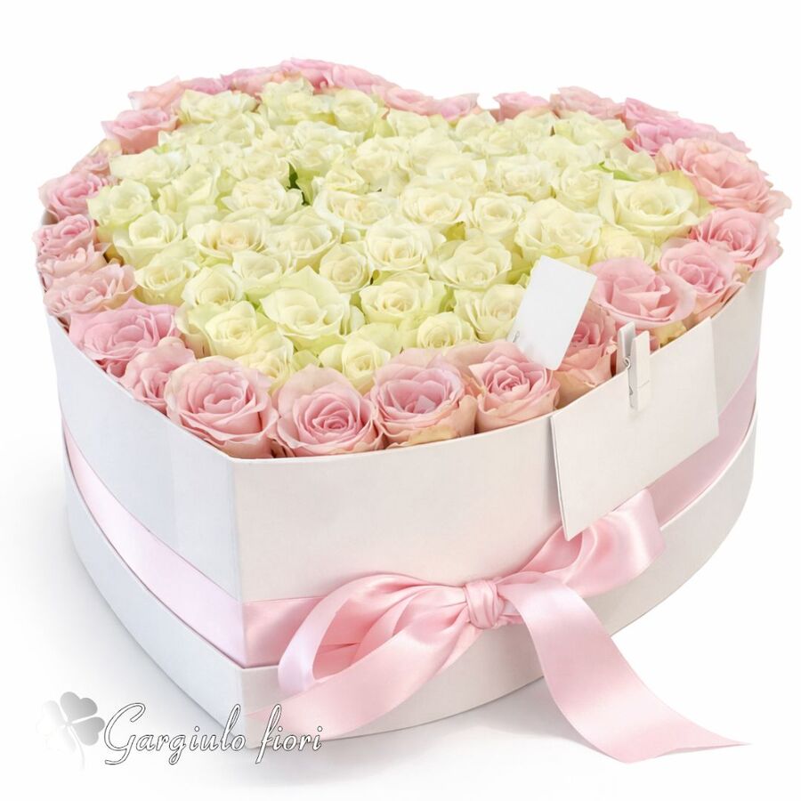 Box a forma di cuore con rose bianche e rosa, categoria Box a Cuore