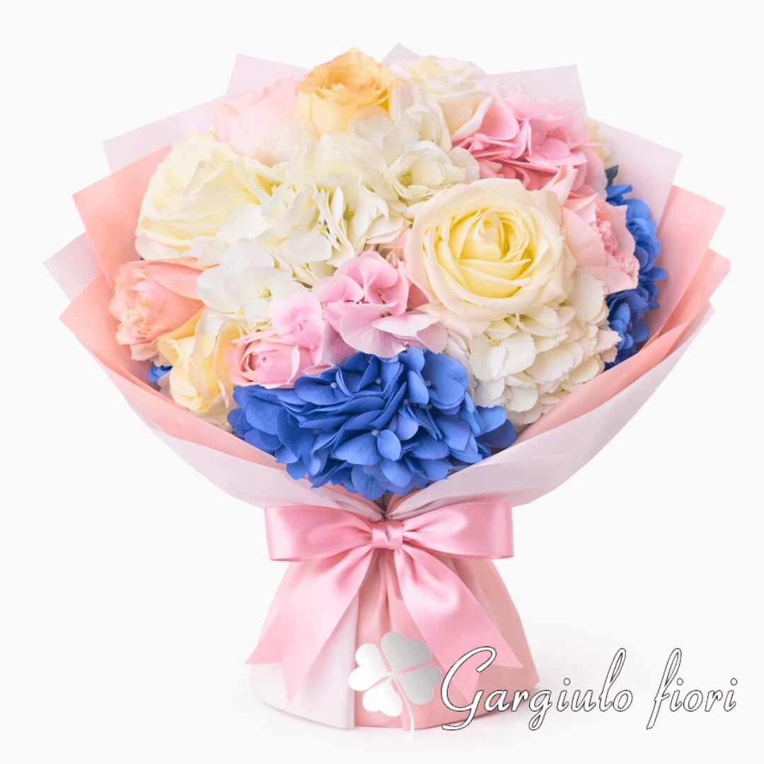 Bouquet pastello con rose e ortensie