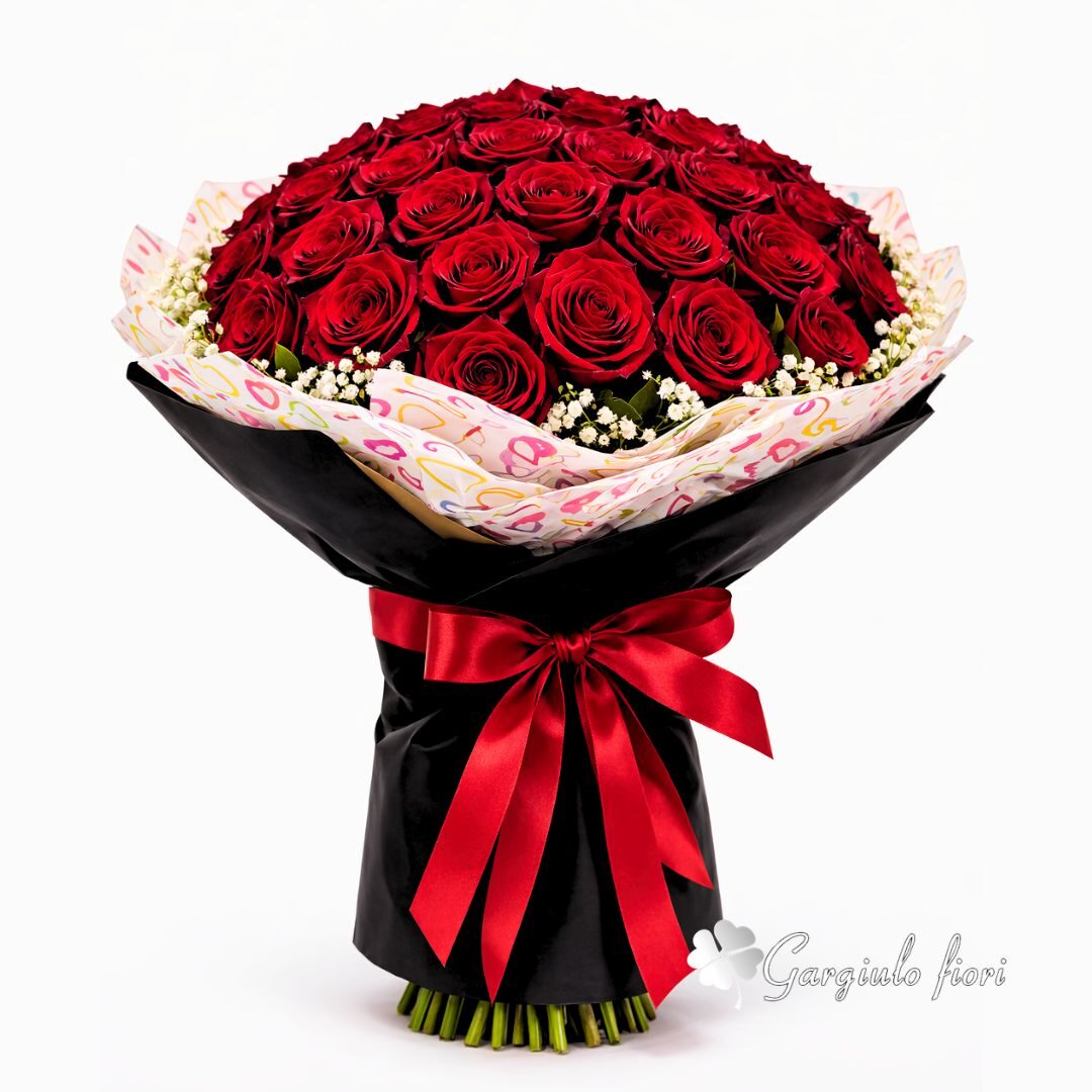 Bouquet di rose rosse con fiocco elegante