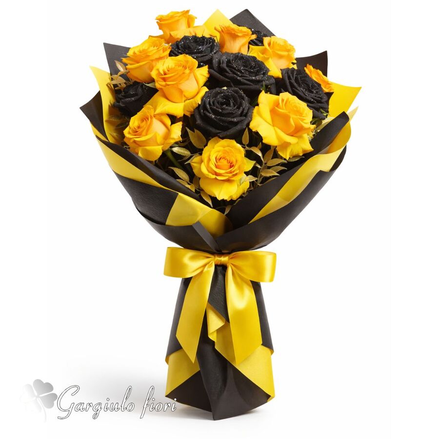 Bouquet di rose gialle e rose nere con carta nera e gialla